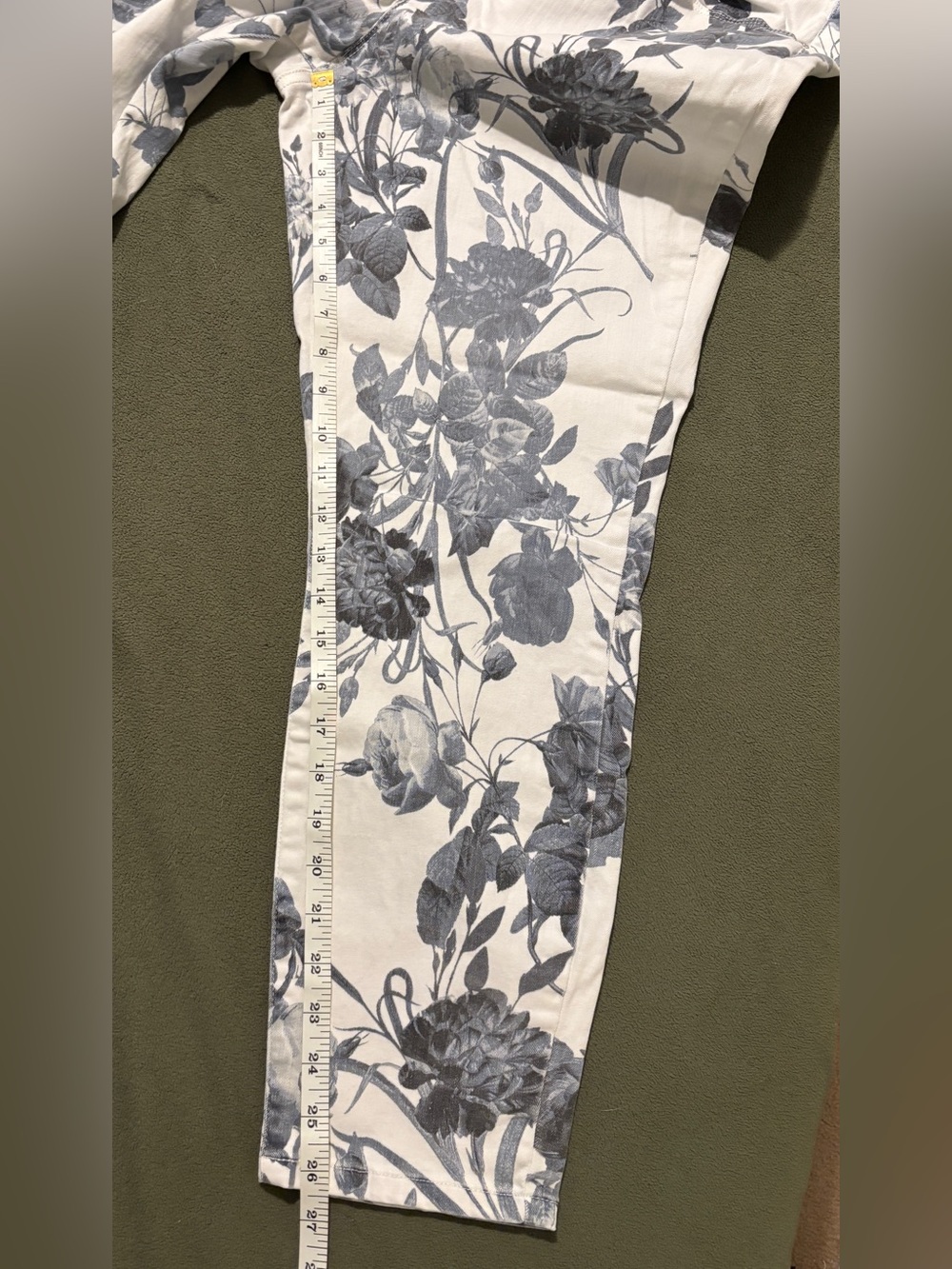 Nine West Gramercy Skinny Ankle White Jeans with Gray Floral Accent Size 14 - Picture 10 of 13